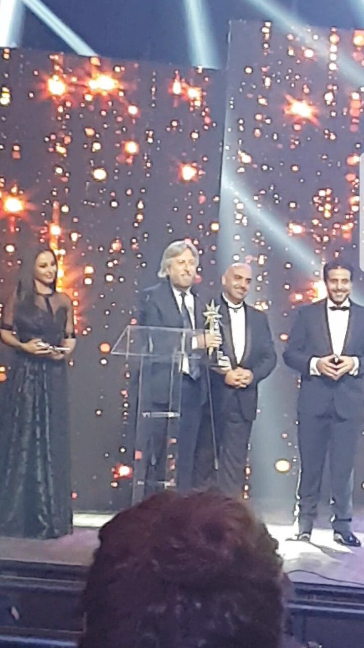 صورة جائزة التميّز الذهبية للموسيقار د. طلال في مهرجان “ذا أوورد” في بيروت