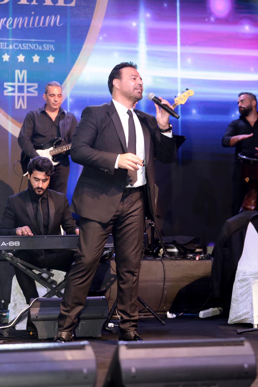 صورة فارس الغناء عاصي الحلاني واروع الاجواء في حفل ميريت رويال قبرص