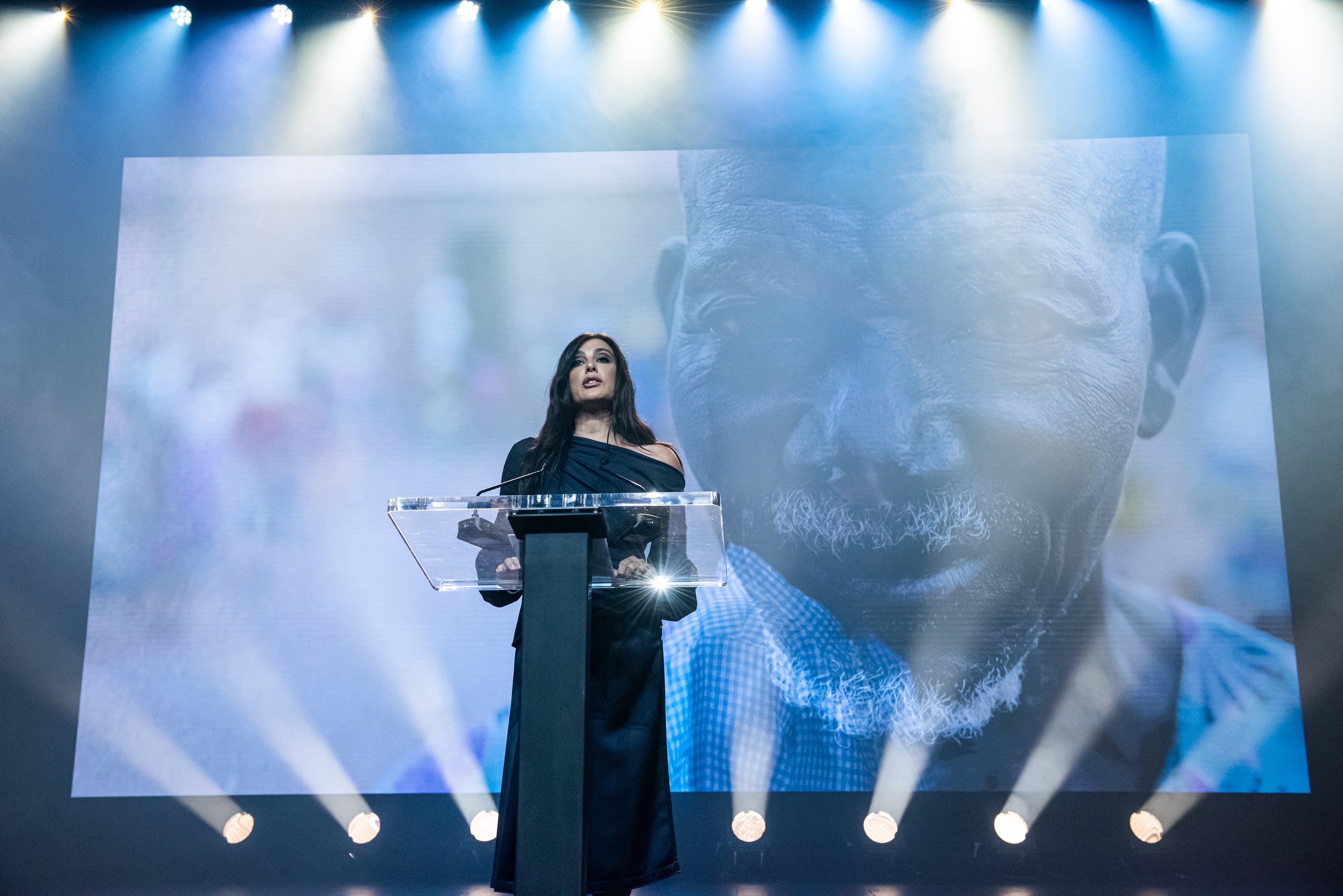 صورة نادين لبكي  تلقي الكلمة  في حفل تسليم جائزة نانسن 2019 بجنيف