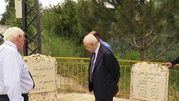 صورة تسجيل شجرة ارز رسميا باسم د. طلال ابوغزالة في لبنان