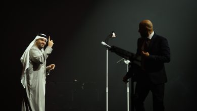صورة حسين الجسمي يؤدي النشيد الوطني الإماراتي على البيانو