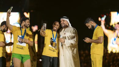 صورة حسين الجسمي يحتفل ويبهج الجماهير بثنائية نادي الوصل الإماراتي “الدوري والكأس”