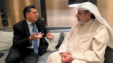 صورة وزير الإعلام اللبناني يشارك في محاضرة حول تحديات الإعلام في الكويت