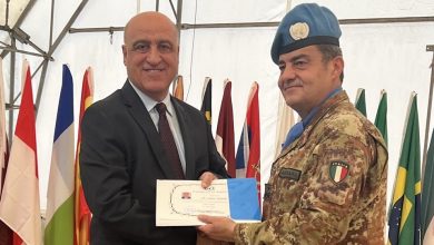 صورة تكريم الإعلامي سلطان سليمان في احتفال استقلال نقابة موظفي اليونيفيل