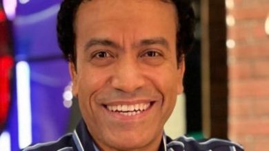صورة الكوميديان المصري سامح حسين يطور برنامجه قطايف قبل رمضان