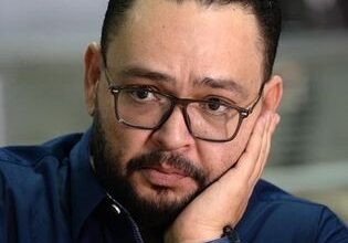 صورة النجم المصري احمد رزق يلفت الأنظار بدوره بمسلسل اللون الازرق دراما رمضان