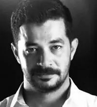 صورة النجم المصري شريف سلامة يواصل تألقه وحضوره وينتظر جوازة ولا جنازة