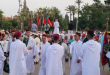 صورة مهرجان الفنون الشعبية بمراكش .. أسراب زاجلة تعبر من قصر البلدية إلي قصر البديع لتروي حكاية وطن