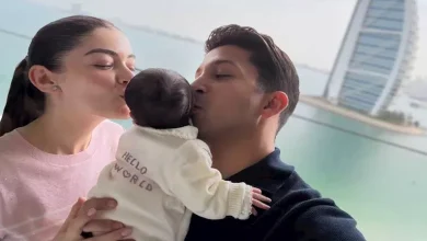 صورة المنتج الفنان هشام جمال وليلي احمد زاهر يستقبلان طفلتهما الأولي.. ايلا