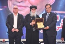 صورة جورج قرداحي يكرم بالقاهرة بمهرجان سمفوني السادس بصفته أحد رسل السلام