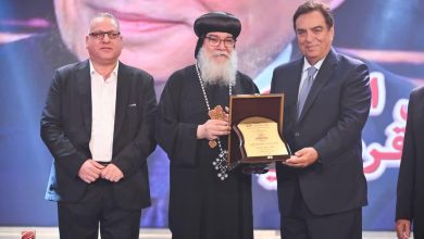 صورة جورج قرداحي يكرم بالقاهرة بمهرجان سمفوني السادس بصفته أحد رسل السلام