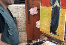 صورة عندما تعانق الشاشة الكبيرة سوق دوما التراثي يتحول إلى مرسم سينمائي مفتوح