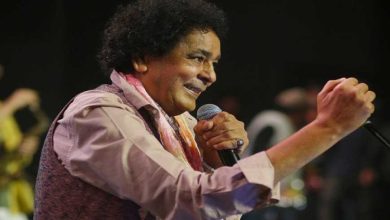 صورة الفنان محمد منير يحتفل بعيد ميلاده 72 وينشر فيديو يشعل السوشيال ميديا