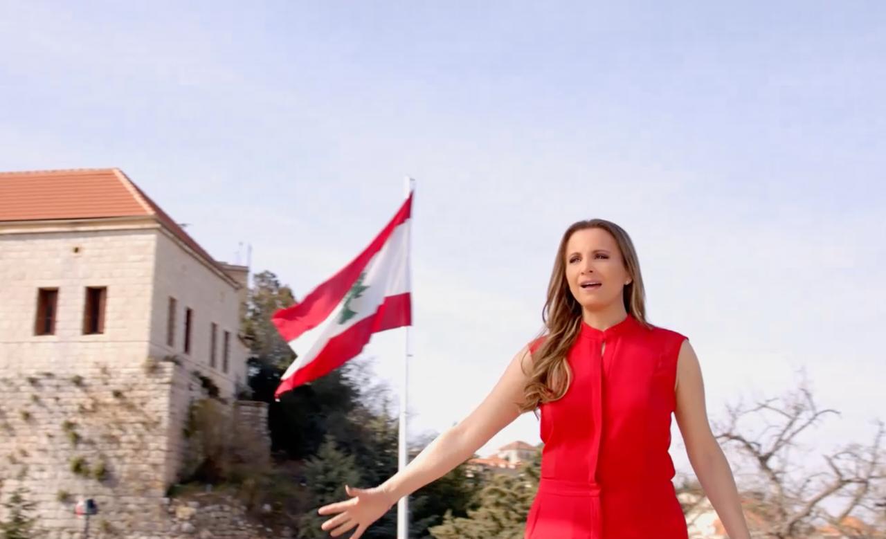 صورة تانيا قسيس في عيد الاستقلال تطرح النشيد الوطني اللبناني مع one lebanon